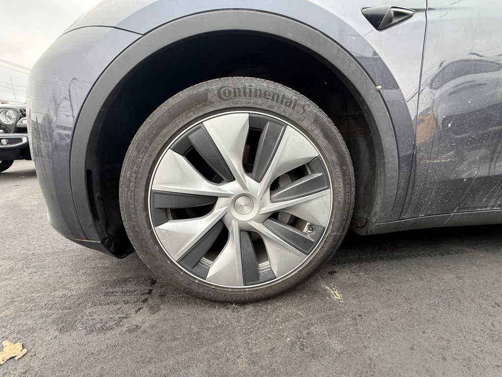Used 2023 Tesla Model Y Long Range image 9