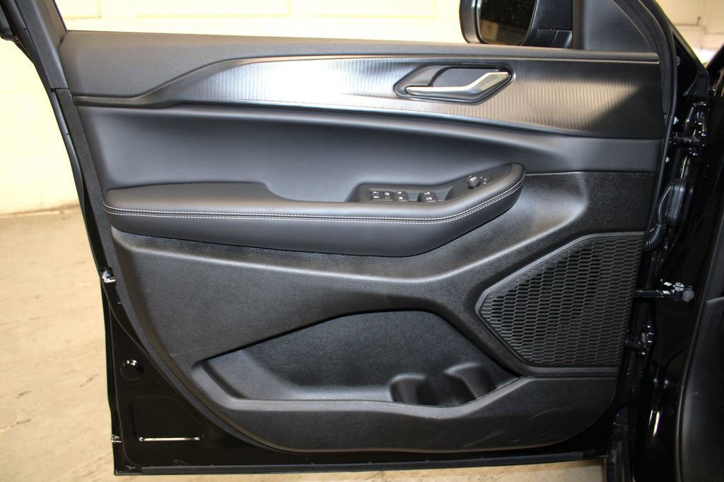 New 2025 Jeep Grand Cherokee Laredo w/ Luxury Tech Group I image 25