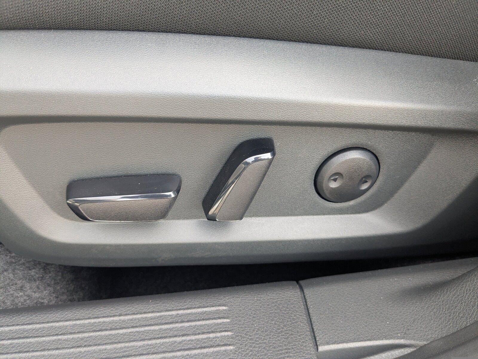 New 2026 Nissan Rogue SV image 14