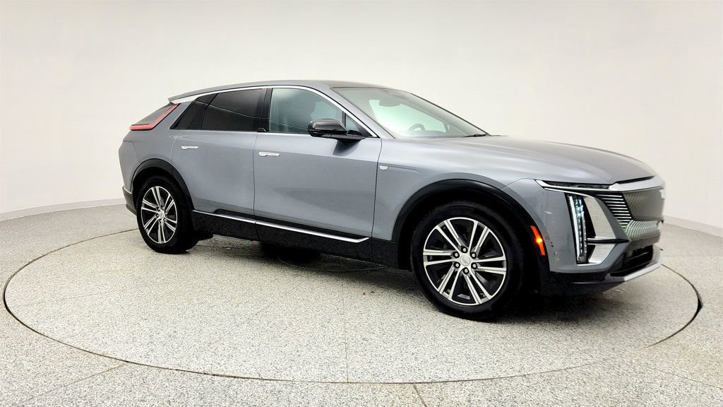 Used 2023 Cadillac Lyriq AWD image 3