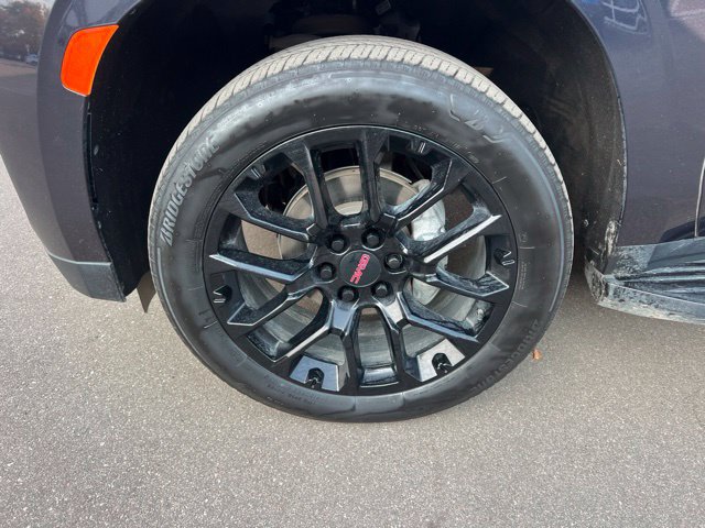 Used 2024 GMC Yukon SLT w/ SLT Luxury Package AWD/4WD image 9
