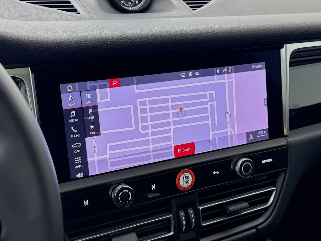 Certified 2025 Porsche Macan AWD/4WD image 20