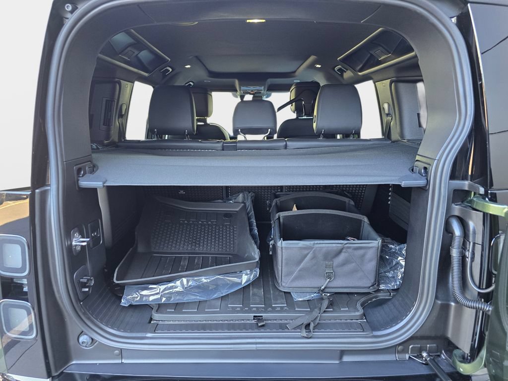 New 2026 Land Rover Defender 110 X-Dynamic SE AWD/4WD image 12
