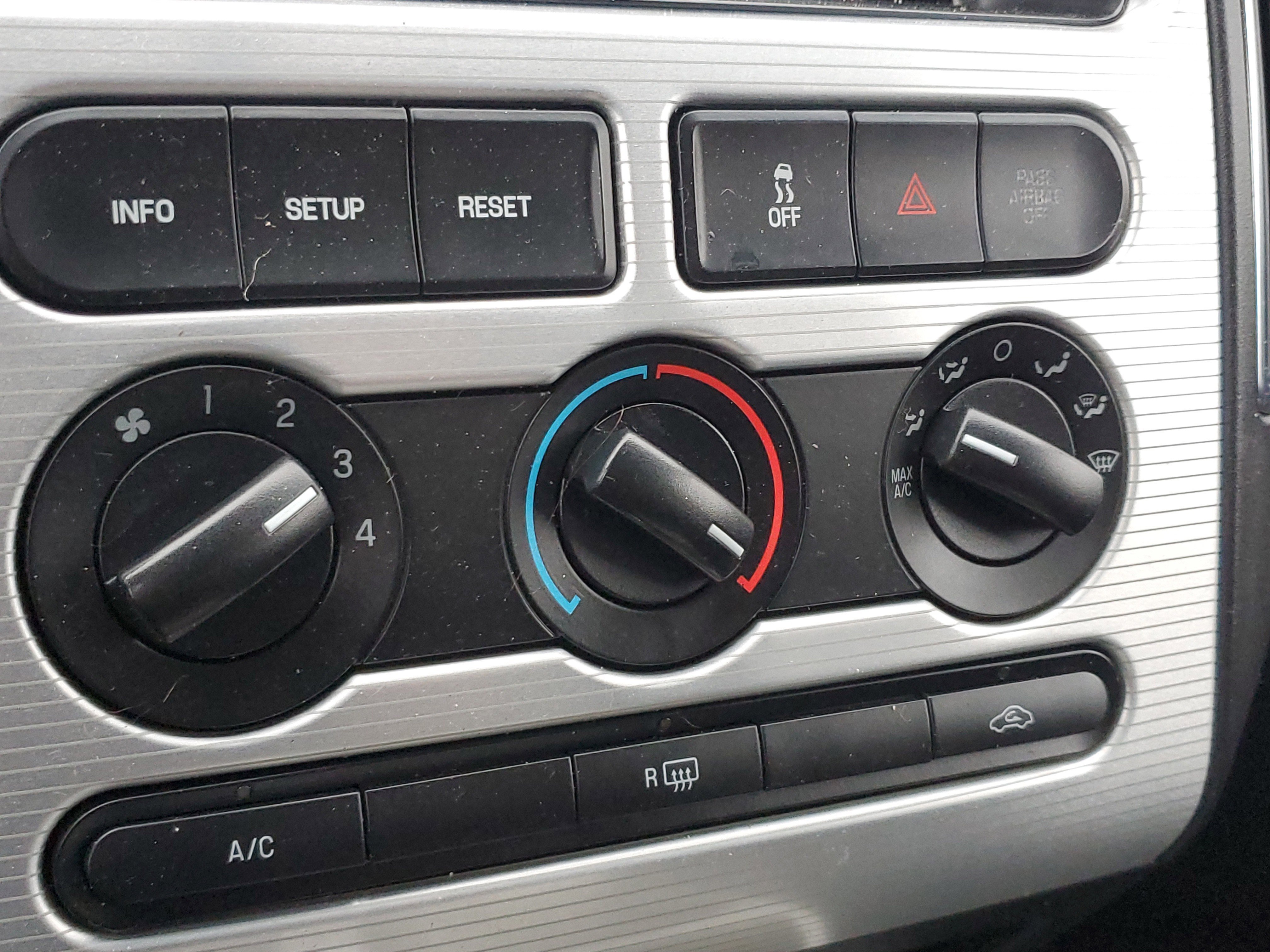 Used 2009 Ford Edge SEL image 28