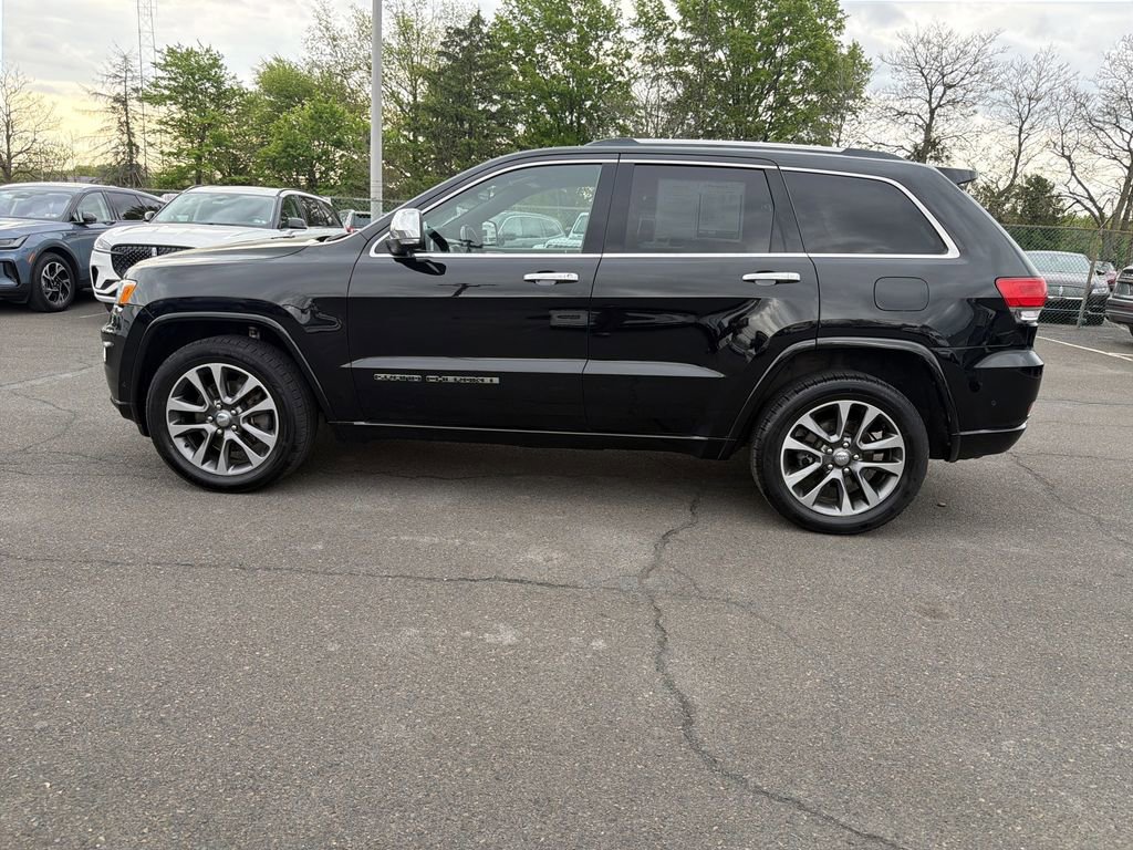 Used 2017 Jeep Grand Cherokee Overland w/ Jeep Active Safety Group AWD/4WD image 2