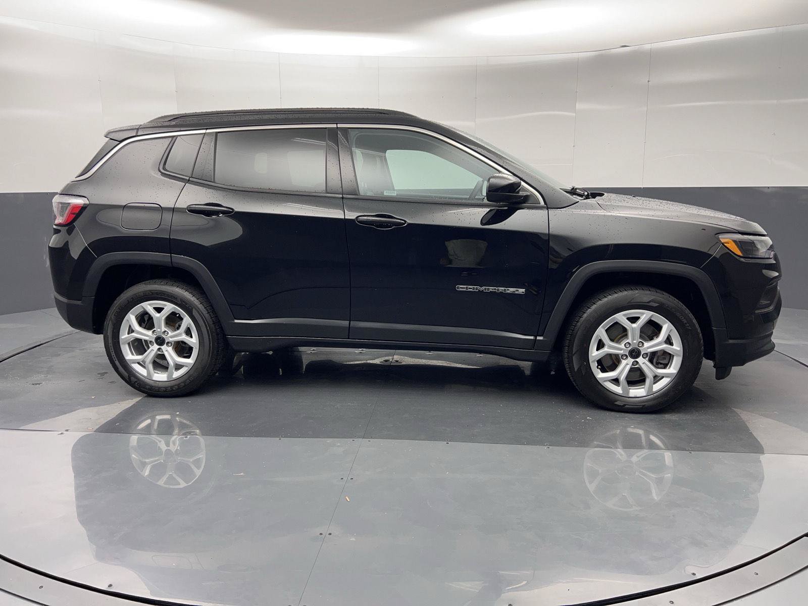 Used 2025 Jeep Compass Latitude AWD/4WD image 34