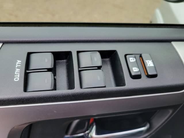 Used 2020 Toyota 4Runner SR5 AWD/4WD image 13
