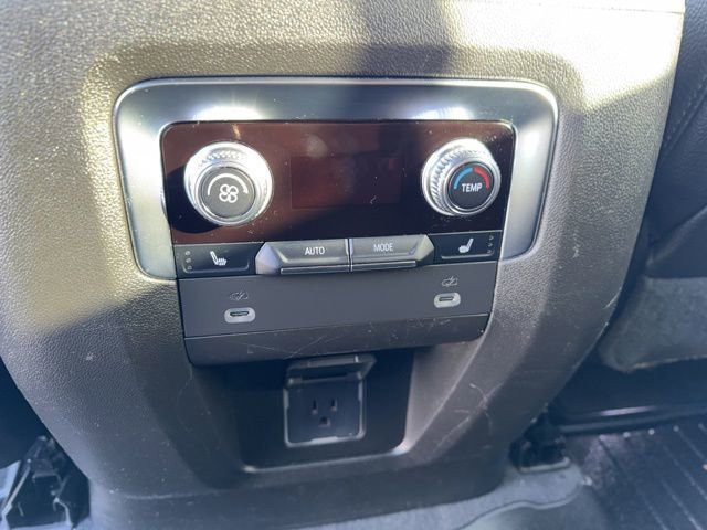 Used 2022 GMC Yukon XL Denali image 12