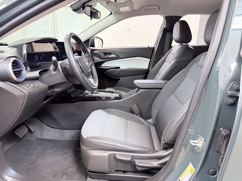 Used 2025 Chevrolet Trax LT w/ Driver Confidence Package FWD image 13