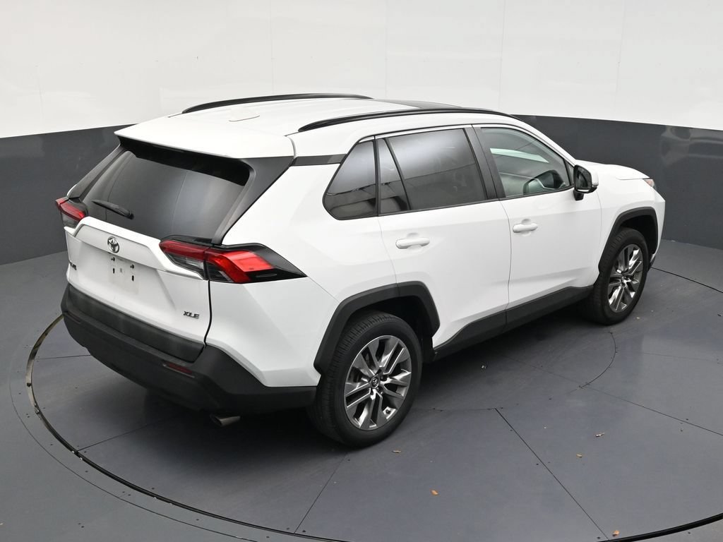 Used 2019 Toyota RAV4 XLE Premium FWD image 16