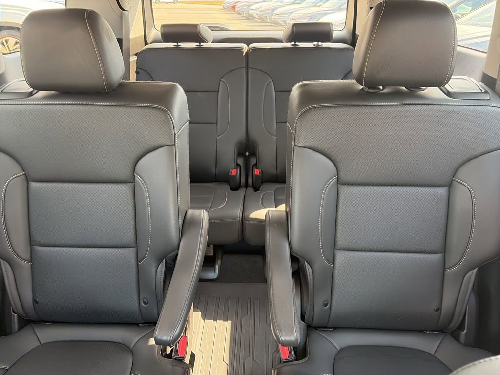 Used 2023 GMC Acadia SLT w/ LPO, Floor Liner Package image 23