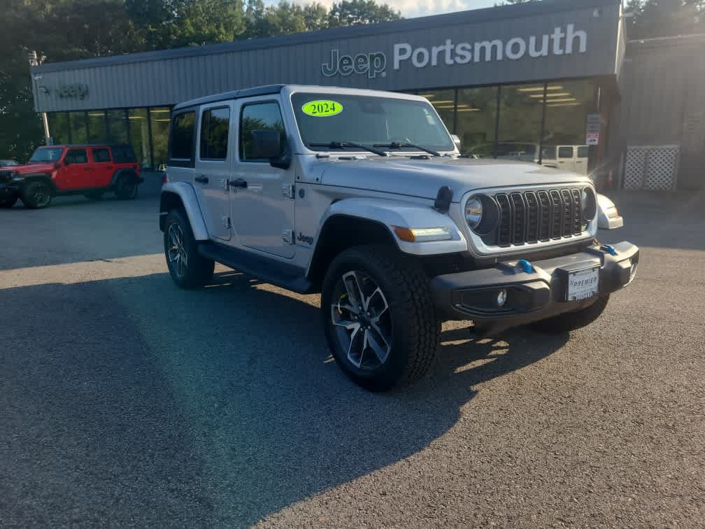 Used 2024 Jeep Wrangler Unlimited w/ Convenience Group AWD/4WD image 2