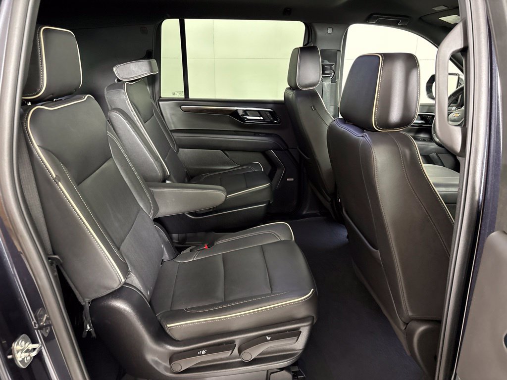 Used 2025 Chevrolet Suburban Premier AWD/4WD image 20