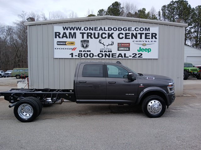 New 2026 RAM 4500 4x4 Crew Cab DRW image 2