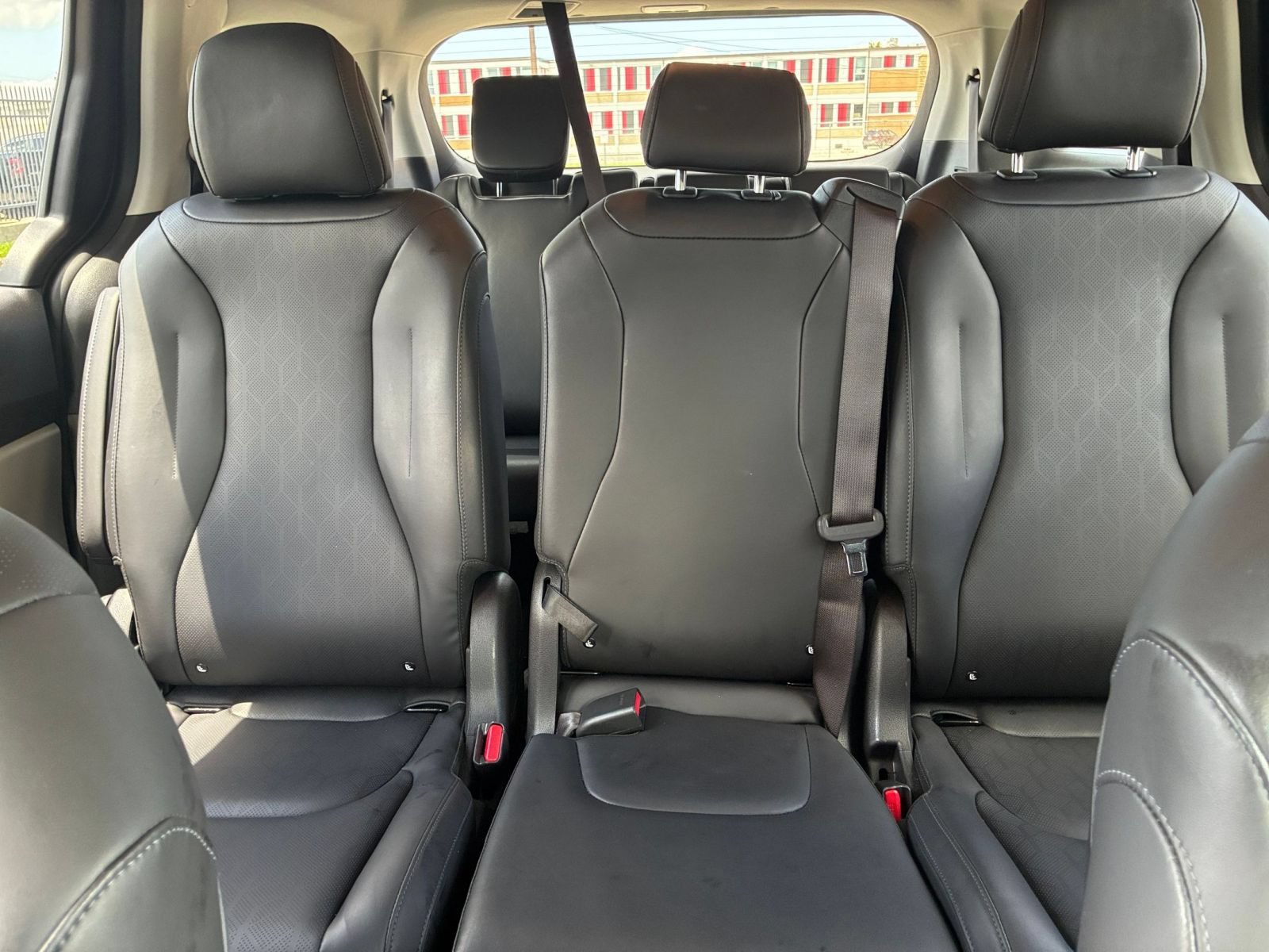 Used 2026 Kia Carnival FWD image 37