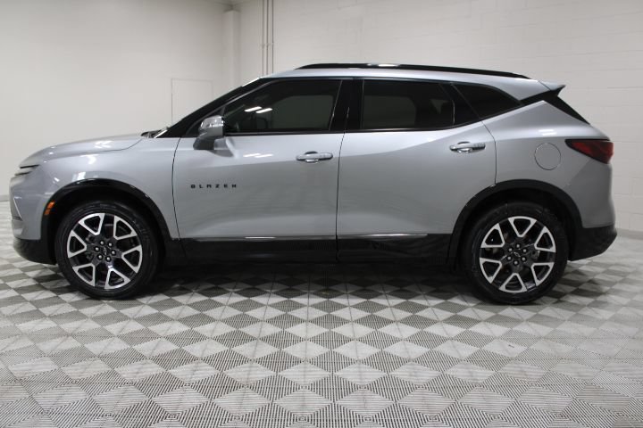 Used 2023 Chevrolet Blazer RS w/ Driver Confidence II Package AWD/4WD image 9