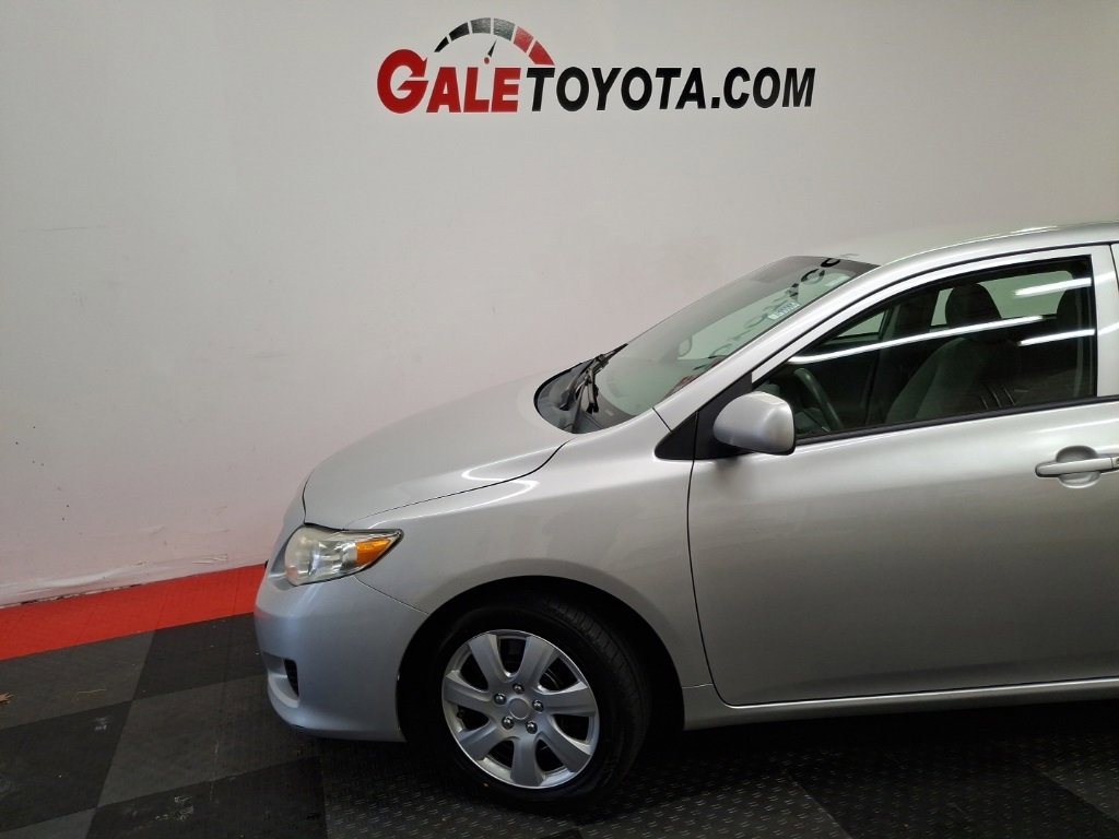 Used 2010 Toyota Corolla LE image 3