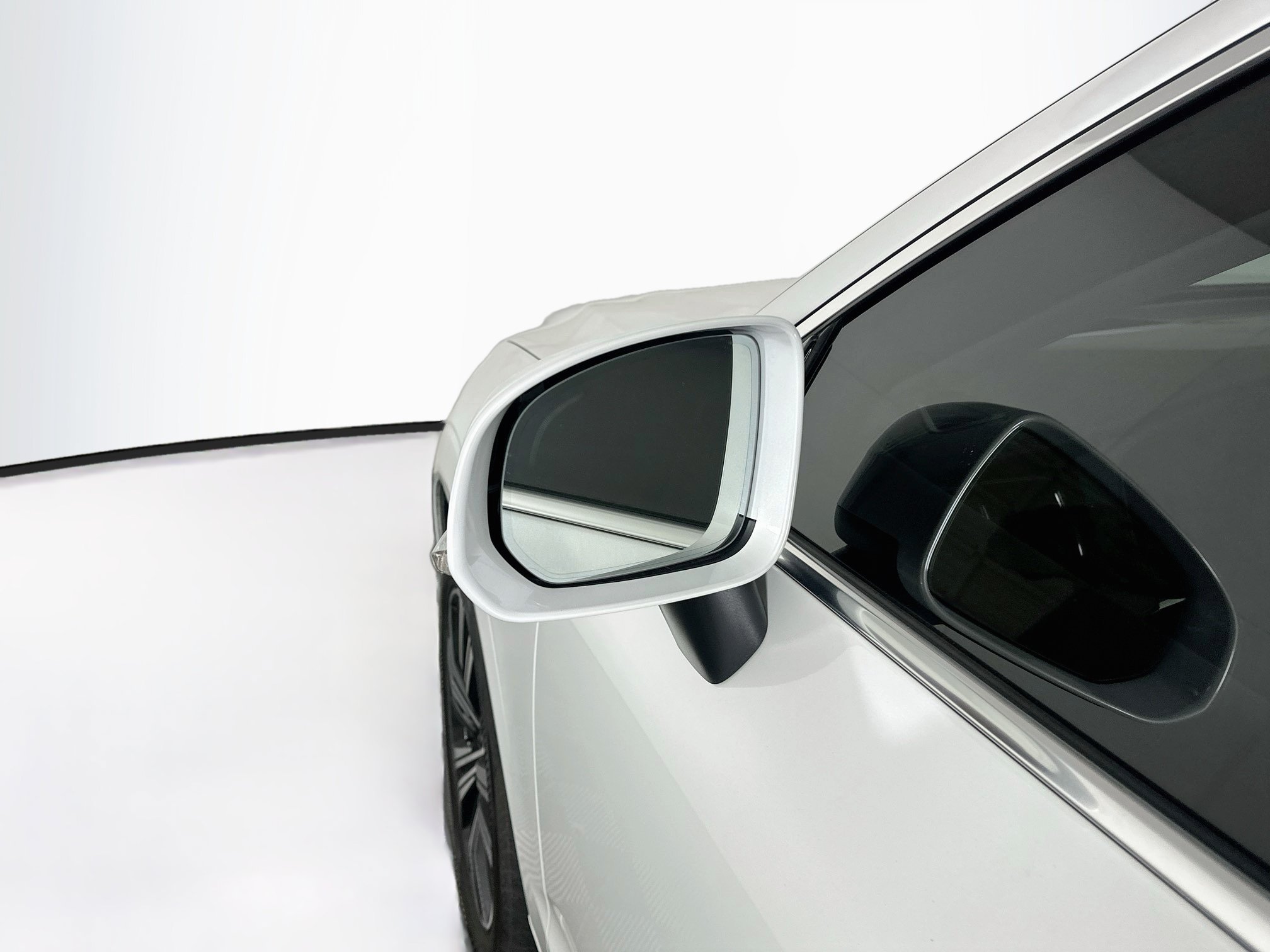 Used 2022 Volvo XC60 B5 Inscription w/ Advanced Package FWD image 16