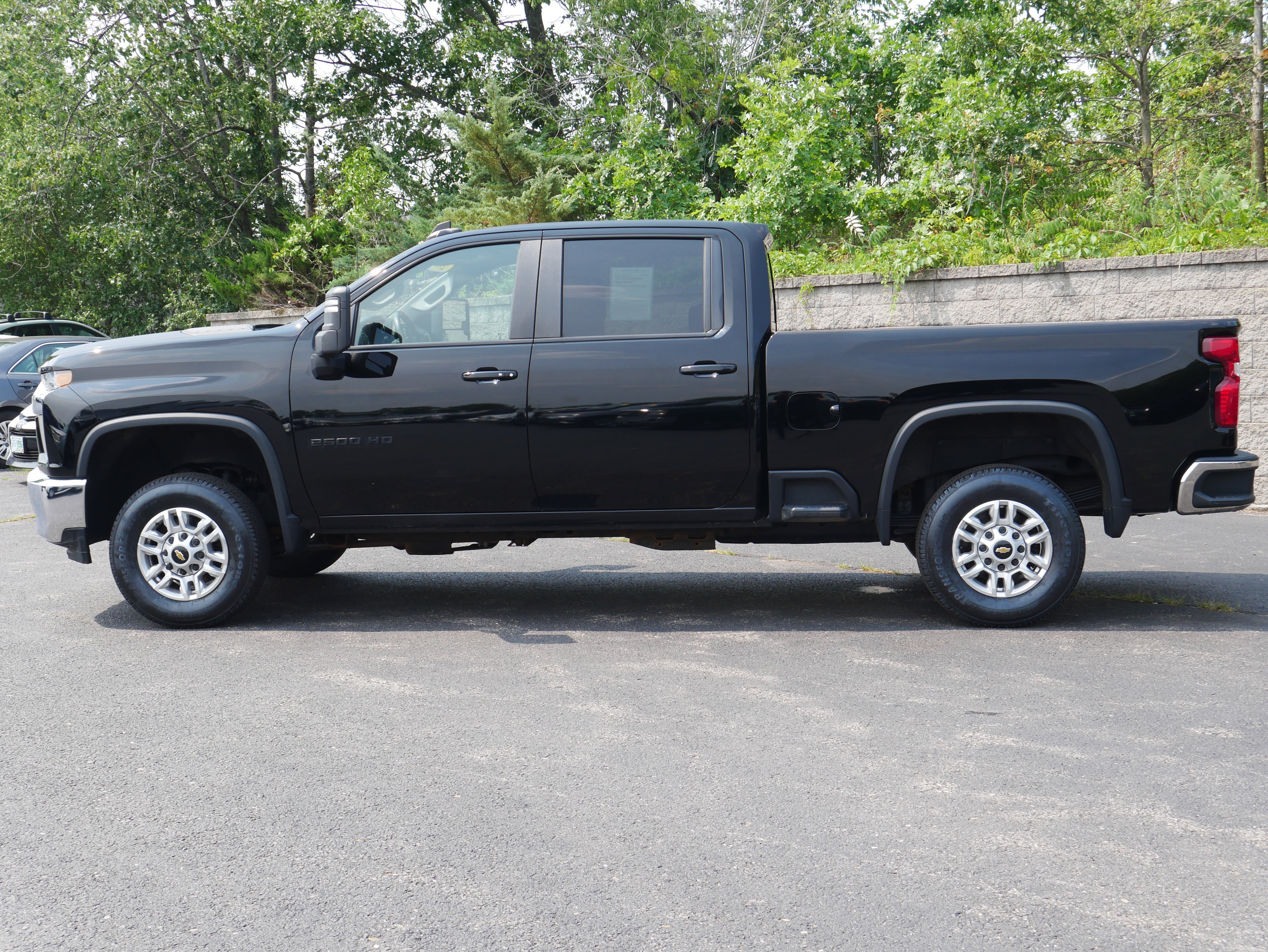 Certified 2022 Chevrolet Silverado 2500 LT w/ Convenience Package AWD/4WD image 3