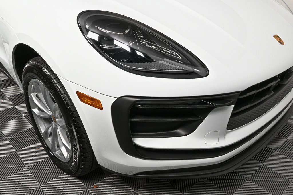 Used 2025 Porsche Macan image 39