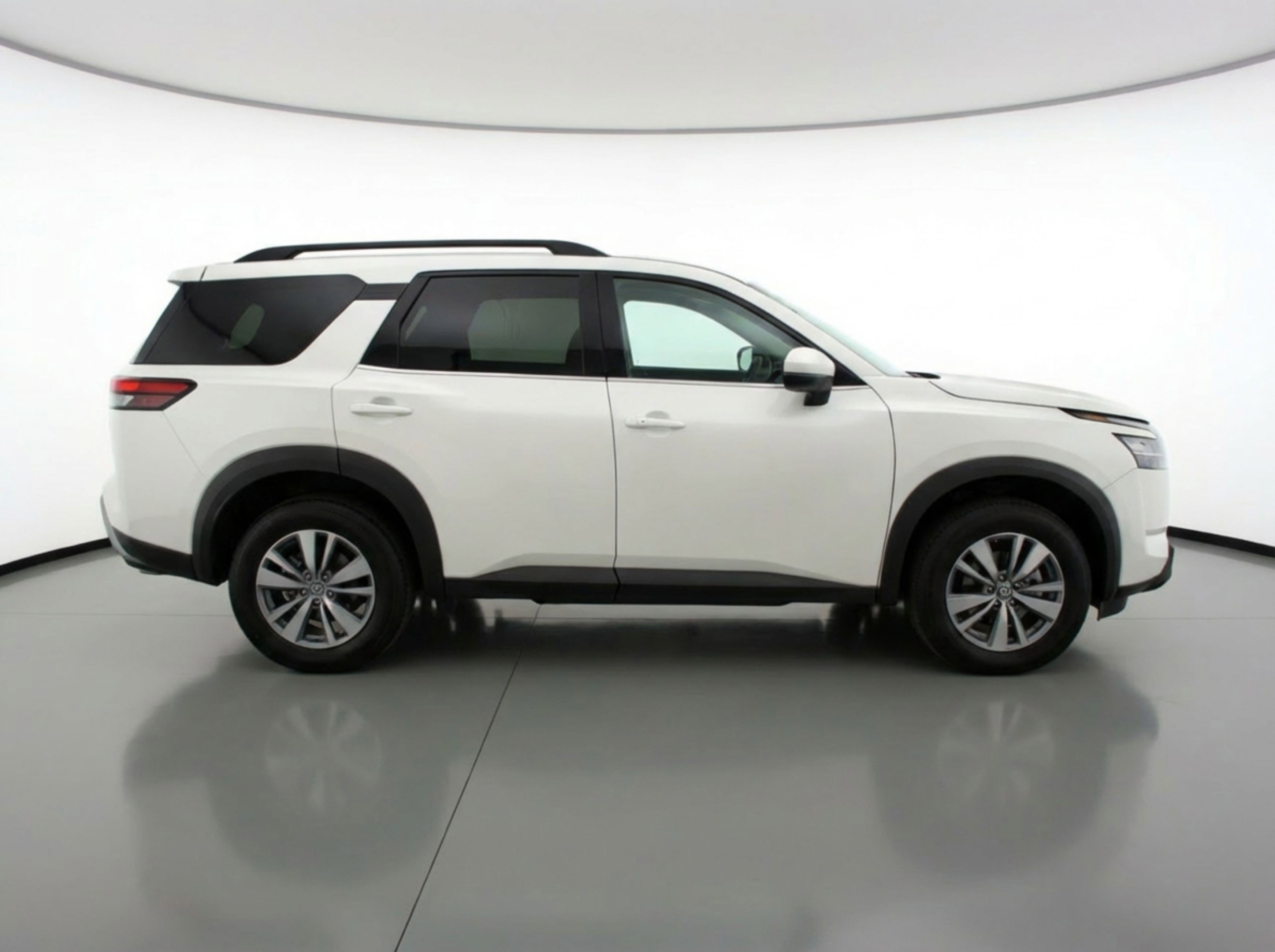 Used 2025 Nissan Pathfinder SV image 11