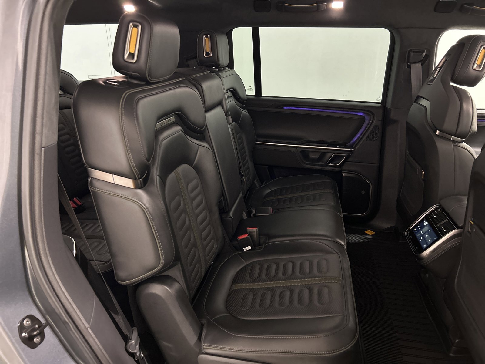 Used 2024 Rivian R1S Adventure image 23