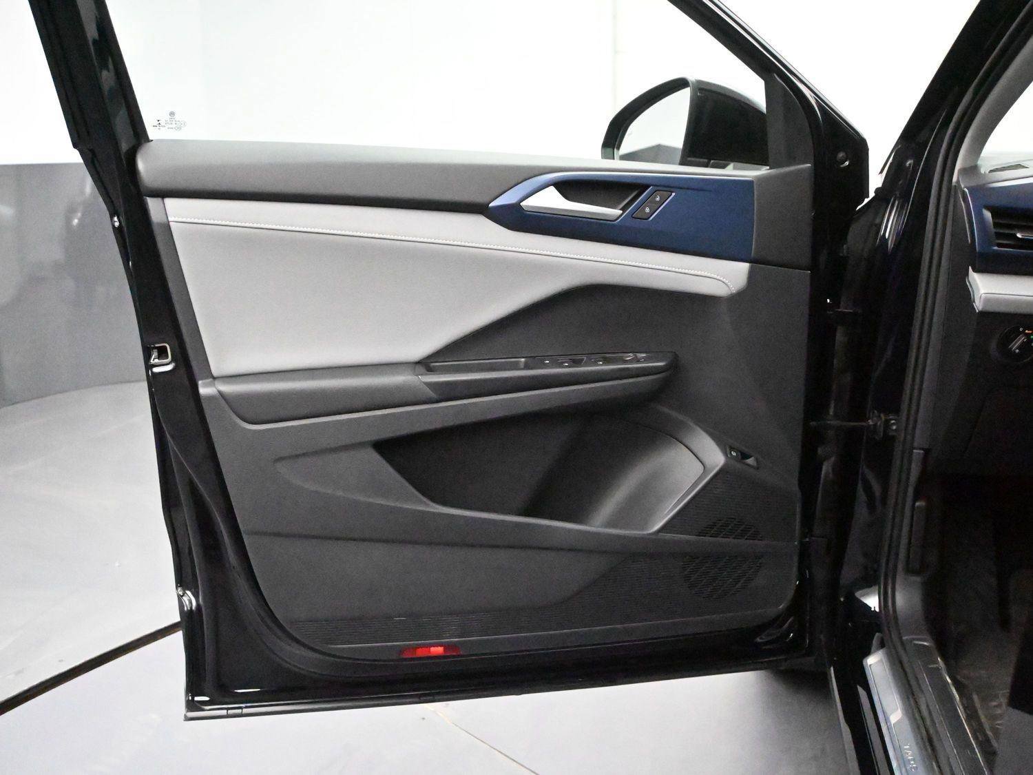 Used 2023 Volkswagen Taos SE image 8