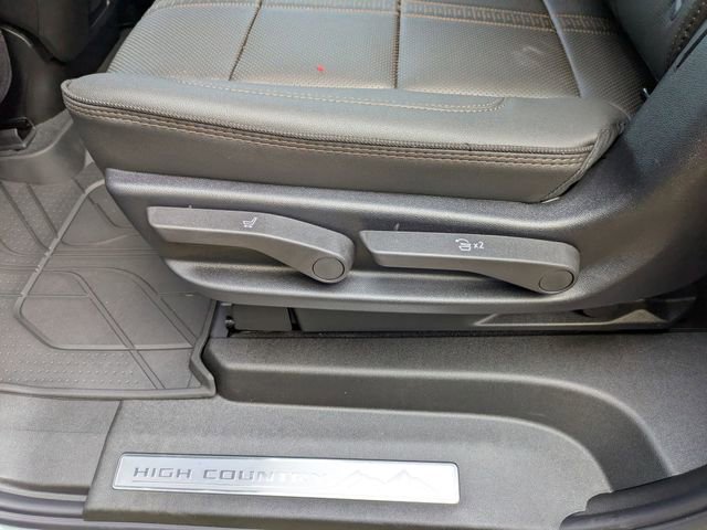 New 2026 Chevrolet Suburban High Country image 30