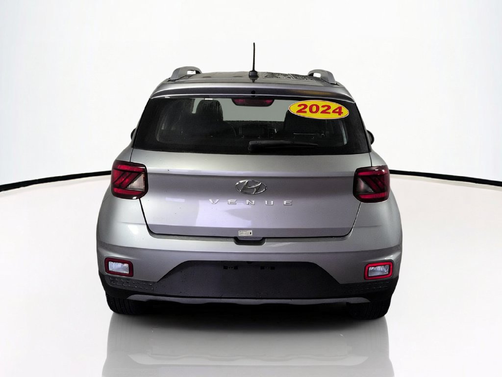 Used 2024 Hyundai Venue SEL FWD image 7