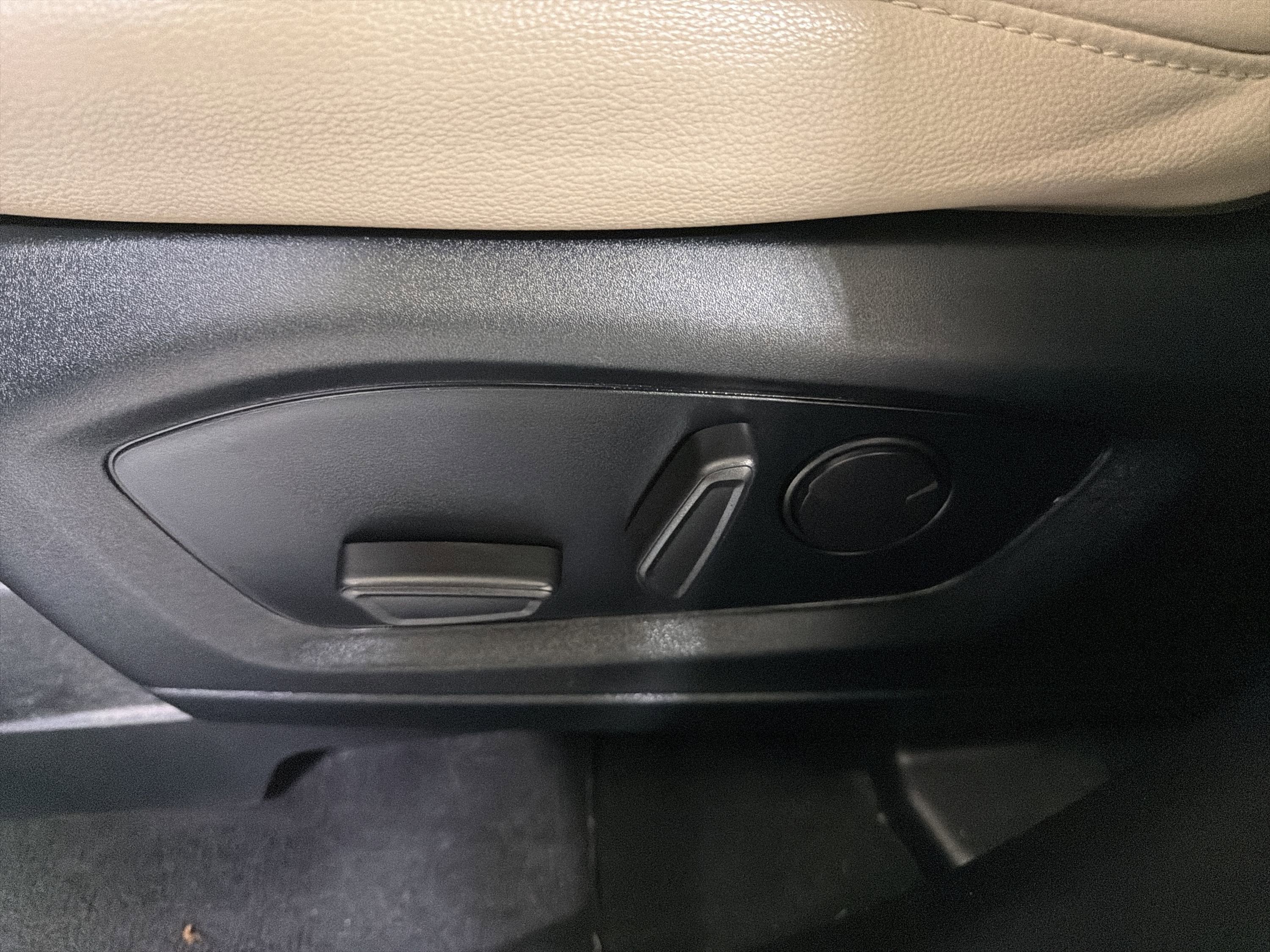 Used 2022 Ford Explorer Limited w/ Limited Technology Package RWD image 11
