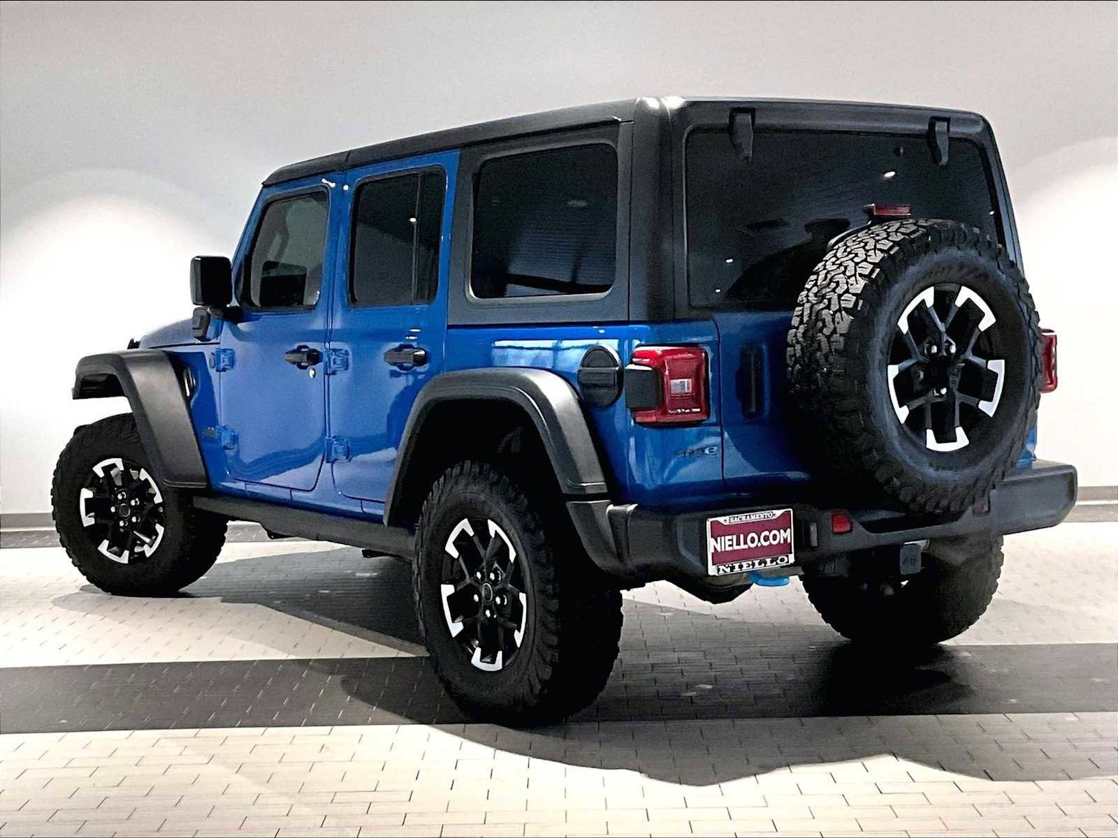Used 2024 Jeep Wrangler Rubicon w/ Technology Group image 3