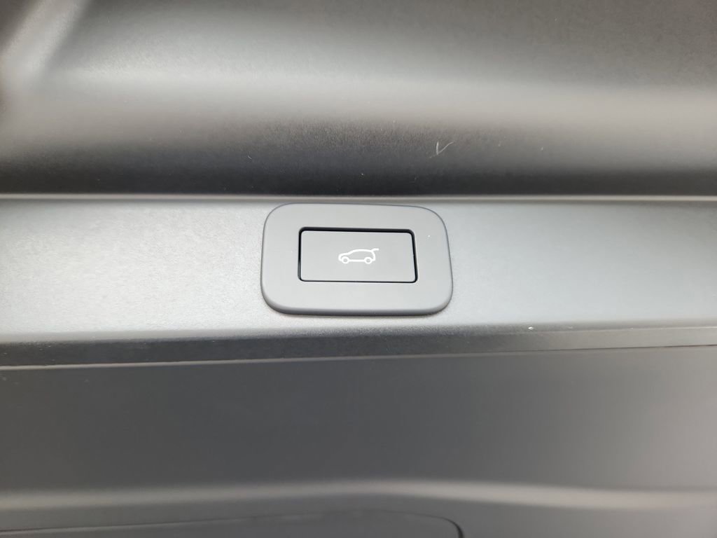 New 2026 Land Rover Range Rover Long Wheelbase SE image 14