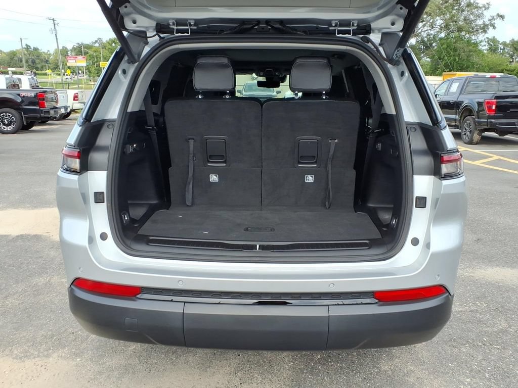 Used 2023 Jeep Grand Cherokee L Limited w/ Luxury Tech Group II RWD image 21
