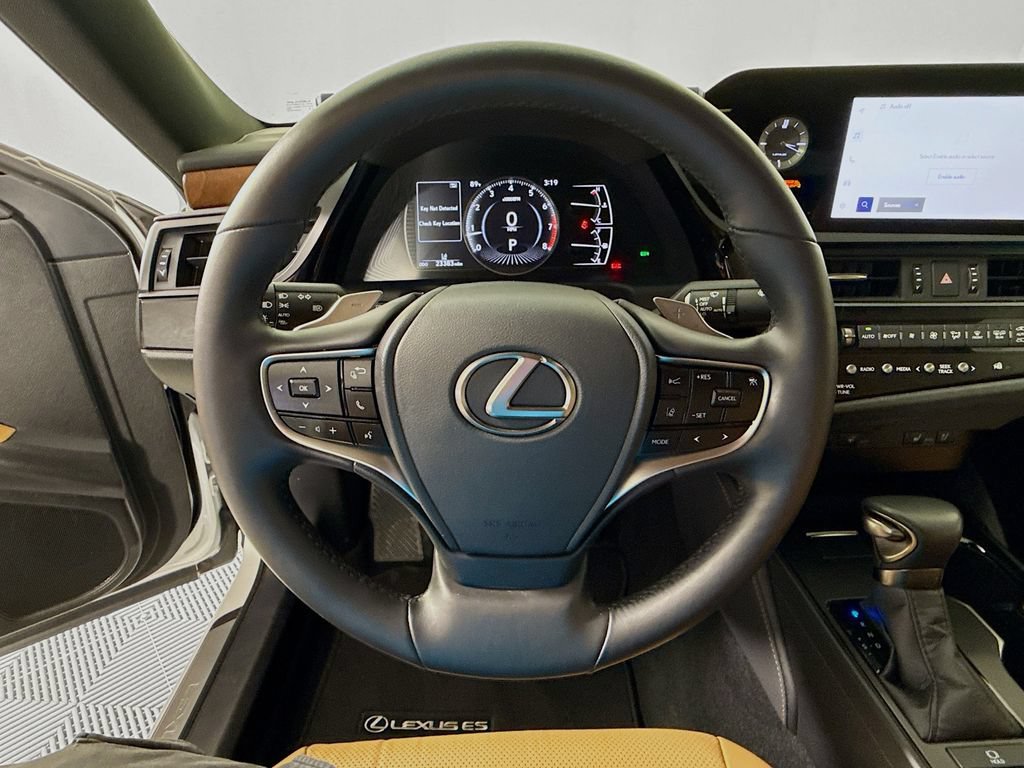 Used 2024 Lexus ES 350 w/ Premium Package FWD image 11