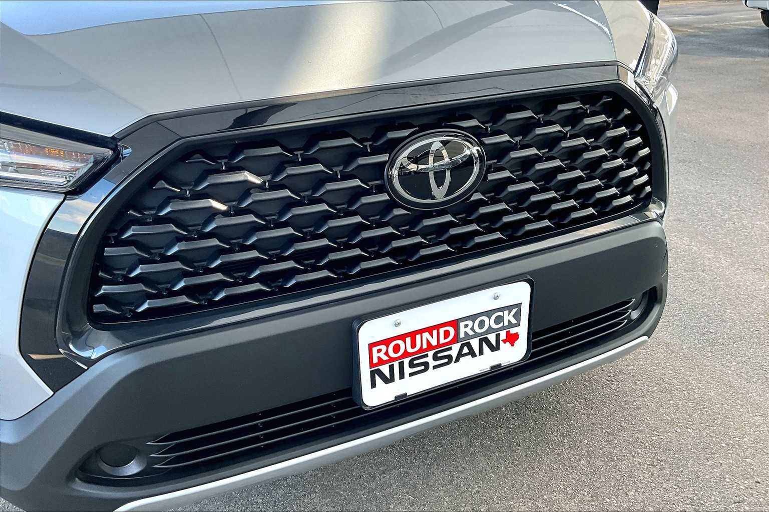 Used 2024 Toyota Corolla Cross LE image 28