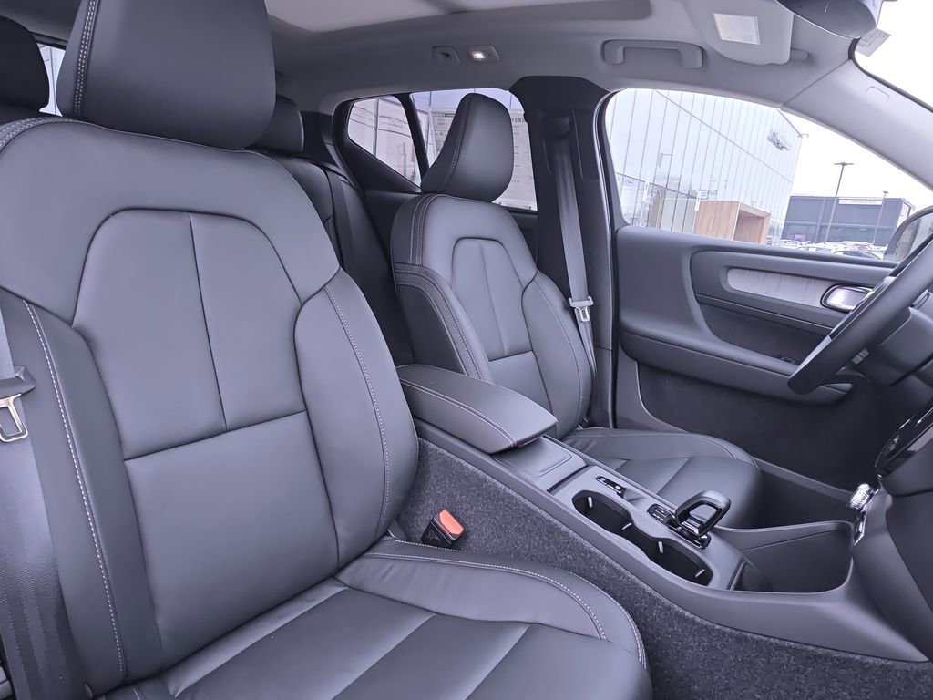 New 2026 Volvo XC40 B5 Core w/ Protection Package image 10