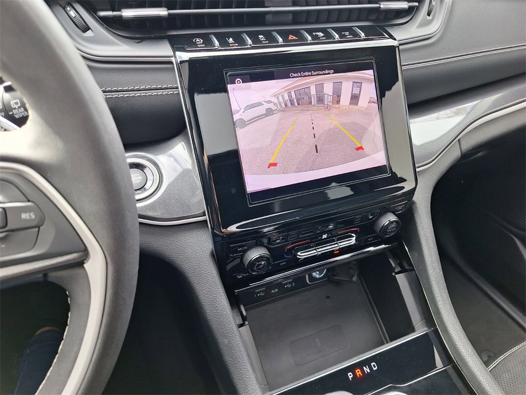 Used 2023 Jeep Grand Cherokee L Laredo image 16