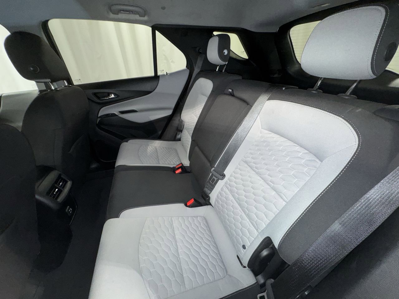 Used 2020 Chevrolet Equinox LS w/ LS Convenience Package image 27