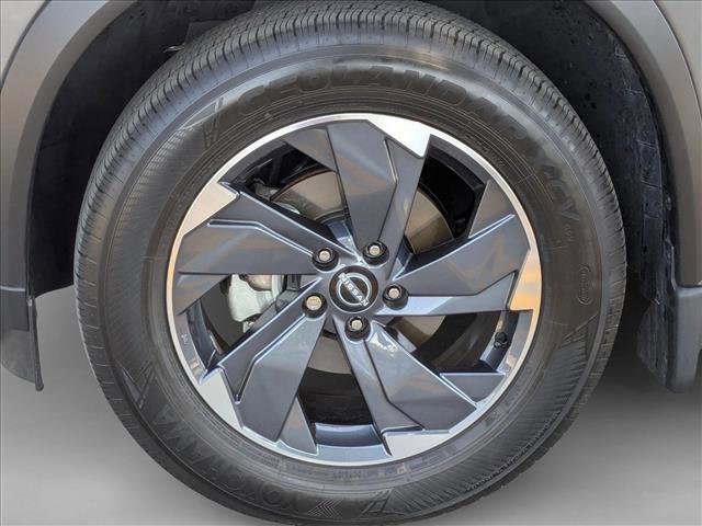 Certified 2025 Nissan Rogue SV image 23