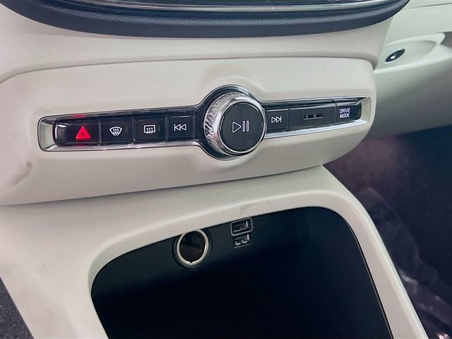 Used 2021 Volvo XC40 T5 Momentum w/ Protection Package Premier image 13