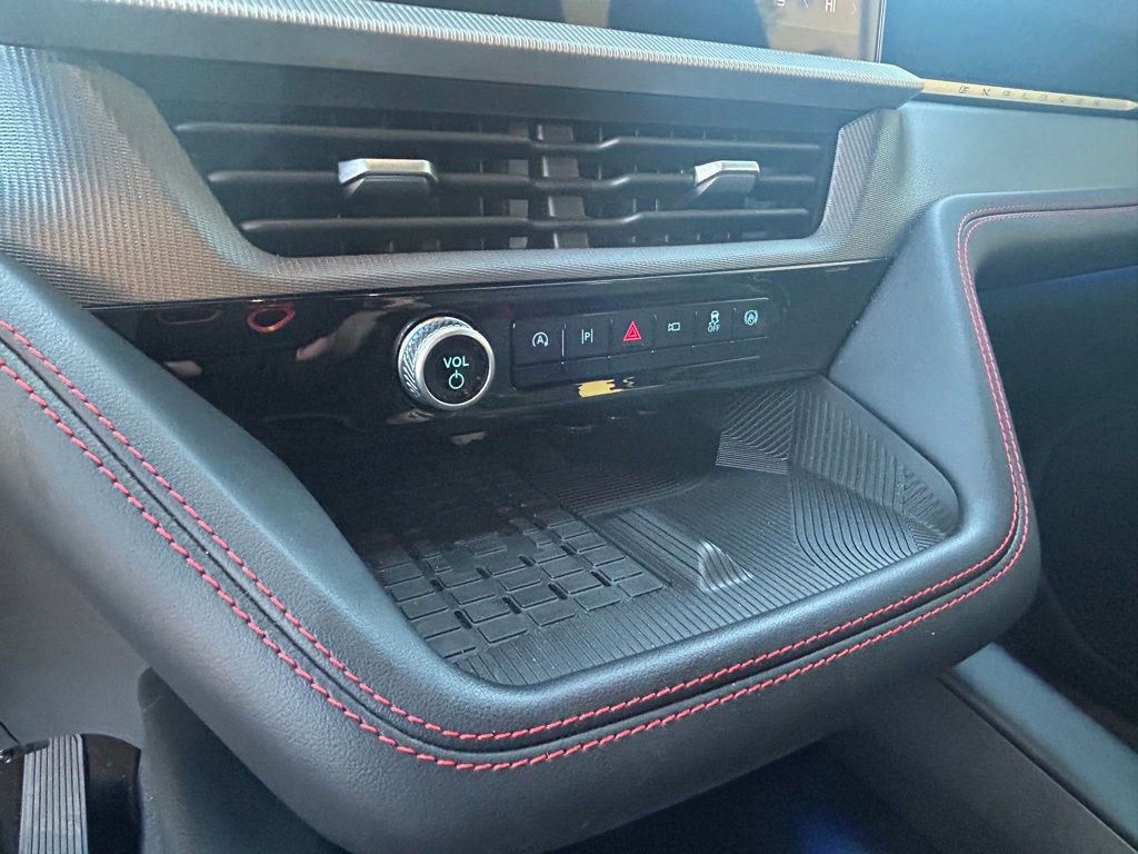 Used 2025 Ford Explorer ST-Line w/ Premium Package image 36