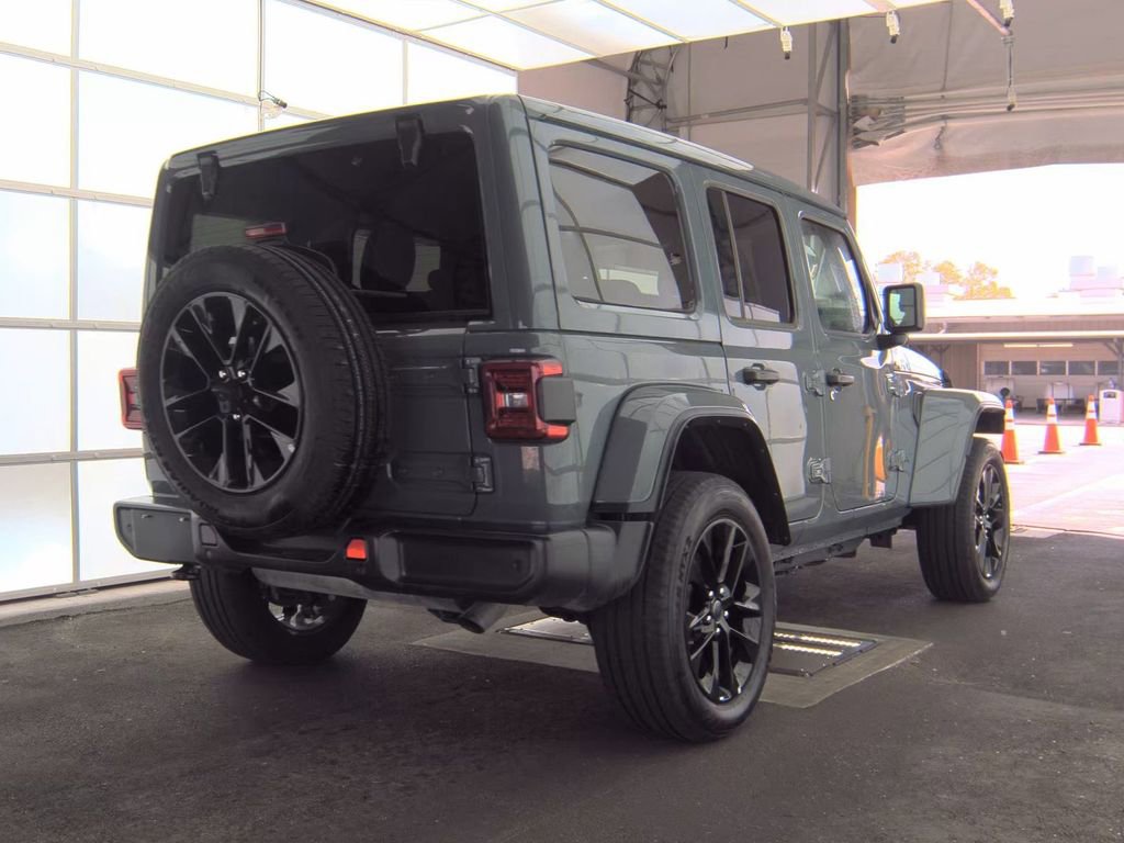 Used 2025 Jeep Wrangler Unlimited Sahara w/ Safety Group image 4