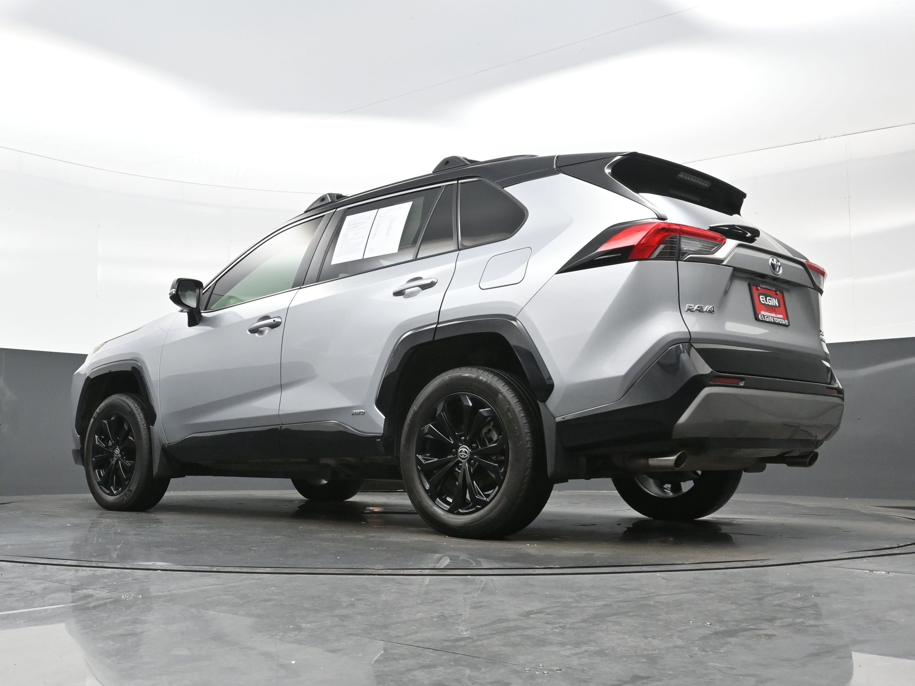Used 2024 Toyota RAV4 XSE AWD/4WD image 31
