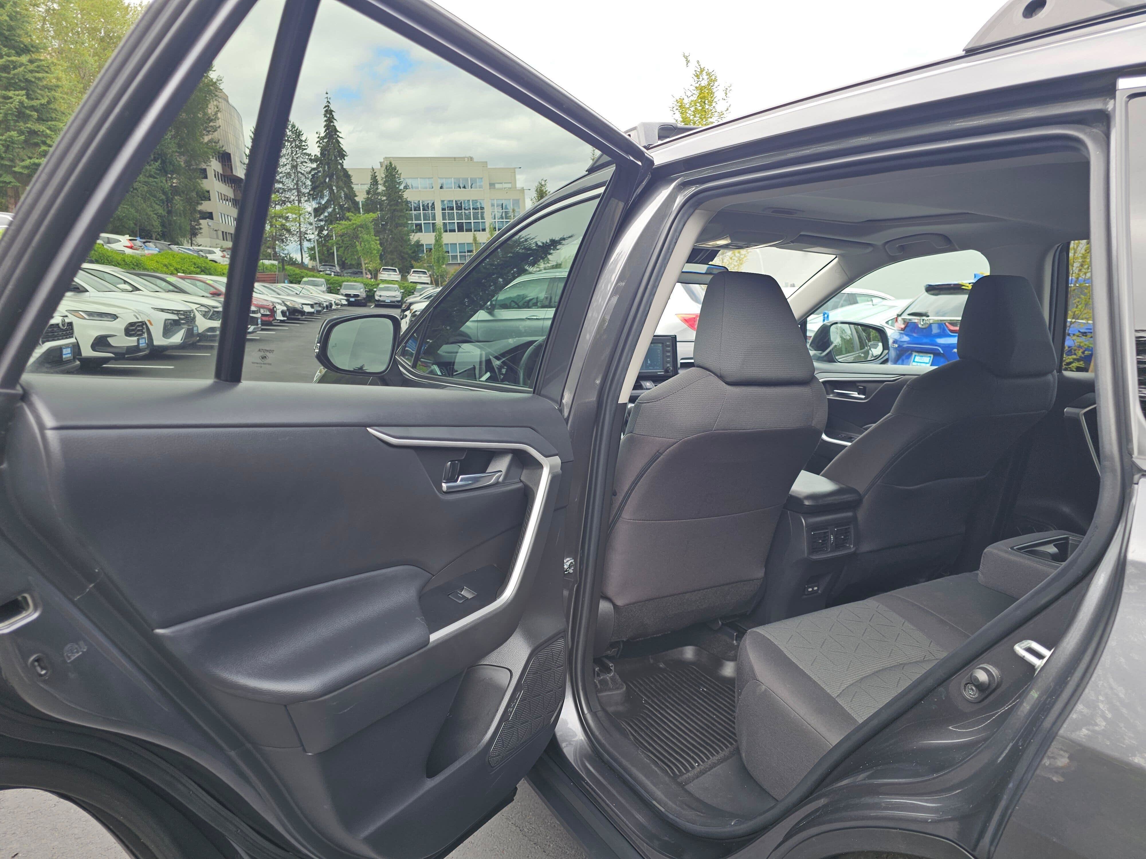Used 2022 Toyota RAV4 XLE w/ Convenience Package AWD/4WD image 18