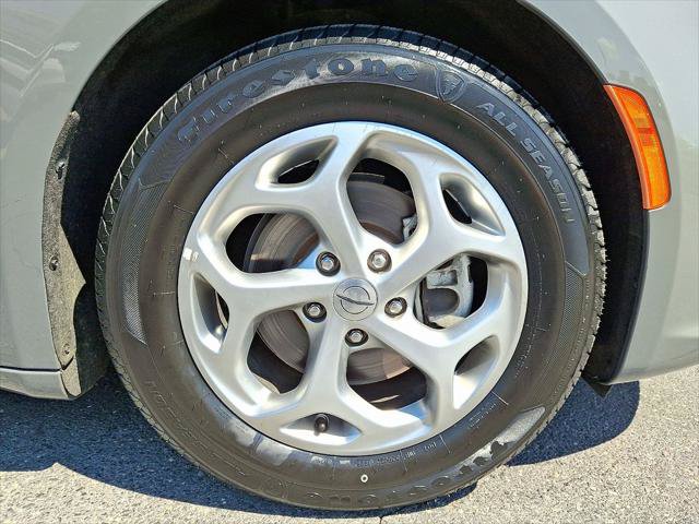 Certified 2023 Chrysler Pacifica Limited FWD image 8