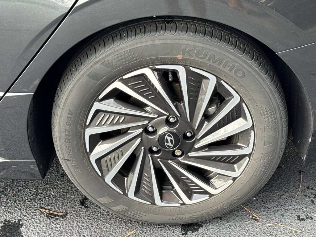 Used 2025 Hyundai Sonata Limited FWD image 19