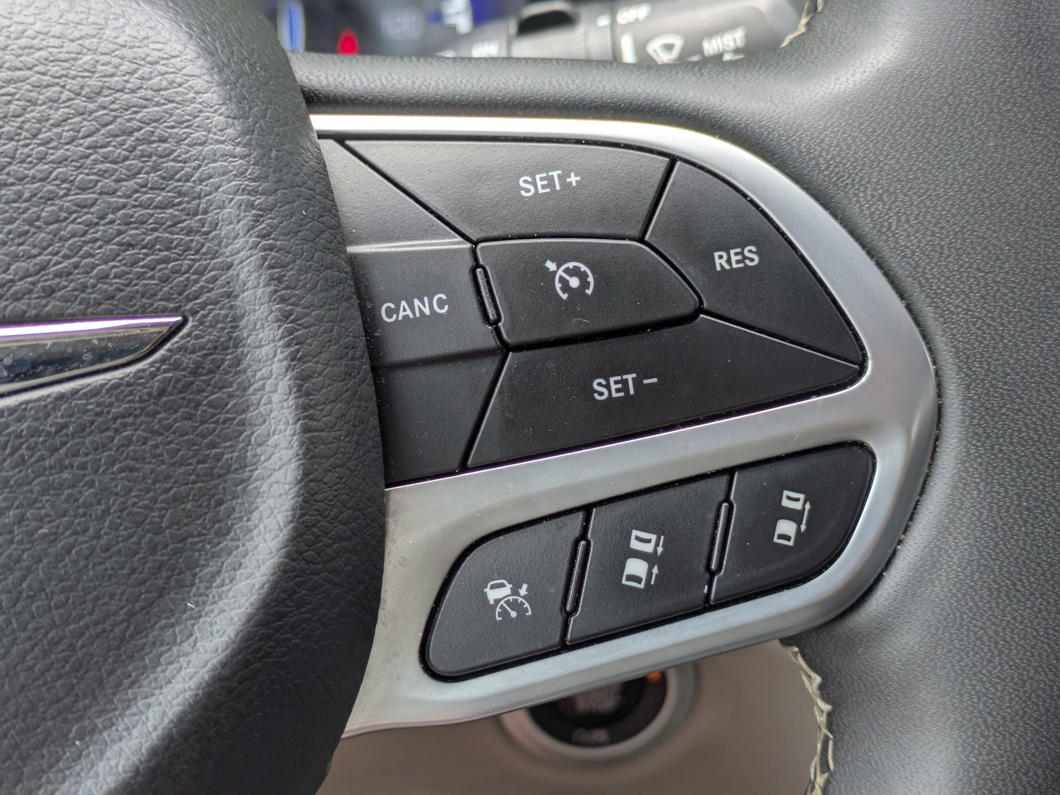 Used 2024 Chrysler Pacifica Touring-L FWD image 16