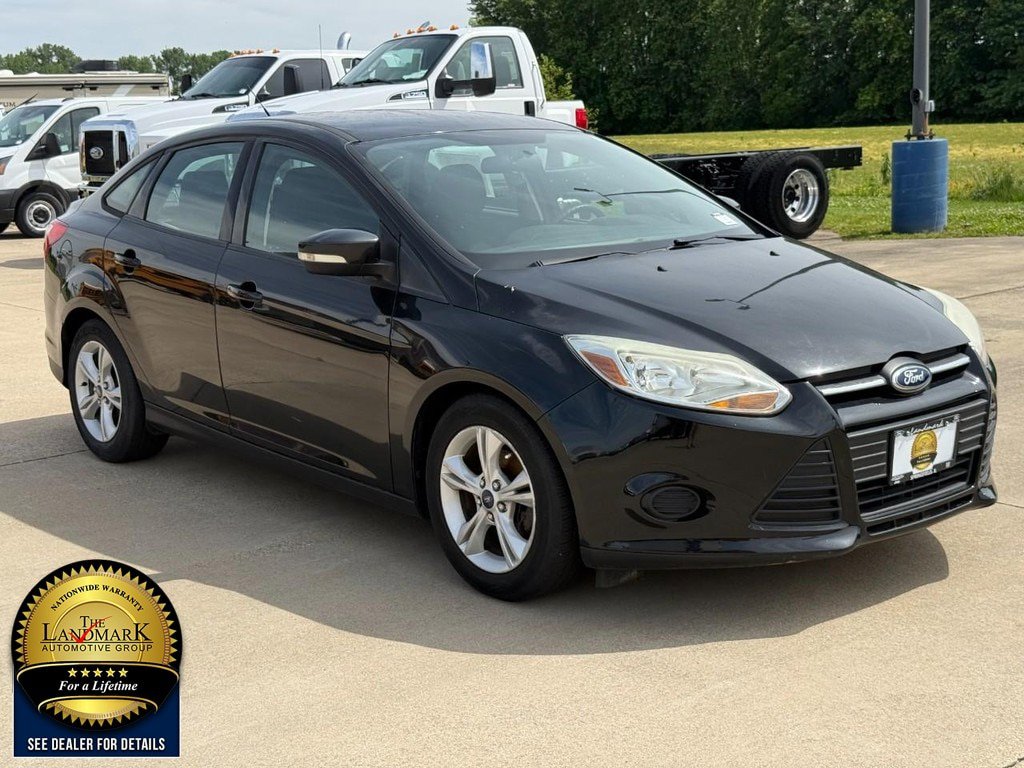 Used 2014 Ford Focus SE w/ SE Winter Package FWD image 3