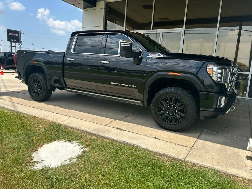 Used 2022 GMC Sierra 2500 Denali w/ Denali Black Diamond Edition AWD/4WD image 2