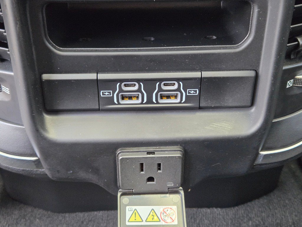 Used 2022 RAM 1500 Laramie AWD/4WD image 18